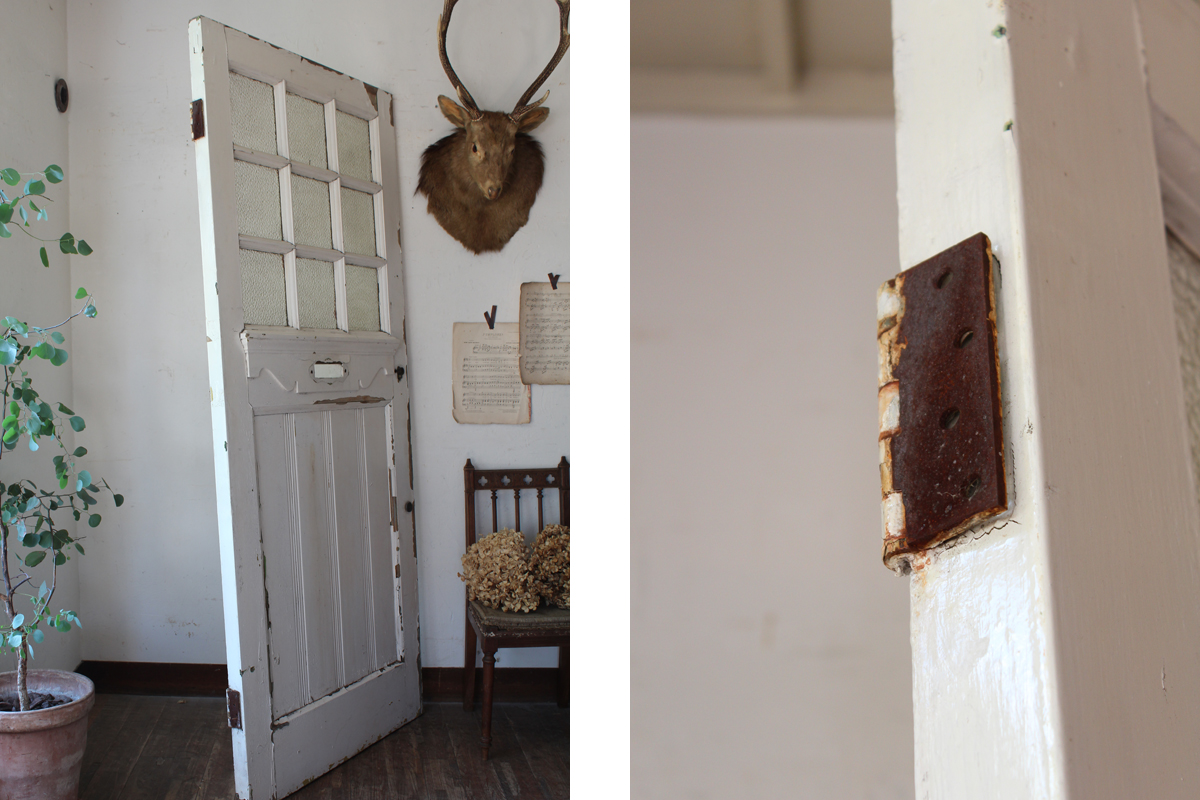 O392　イギリスの古いペンキの剥がれたシャビーなドア・室内ドア・玄関ドア・建具